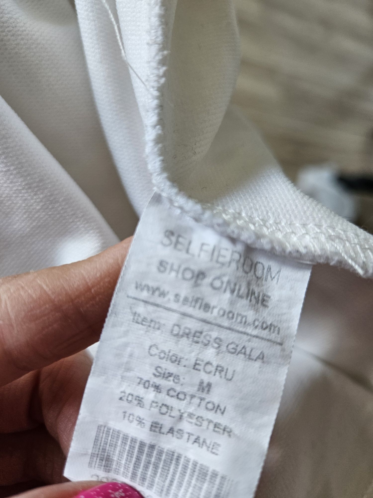 Selfieroom sukienka dresowa dekolt v z falbanką luźna na lato wygodna