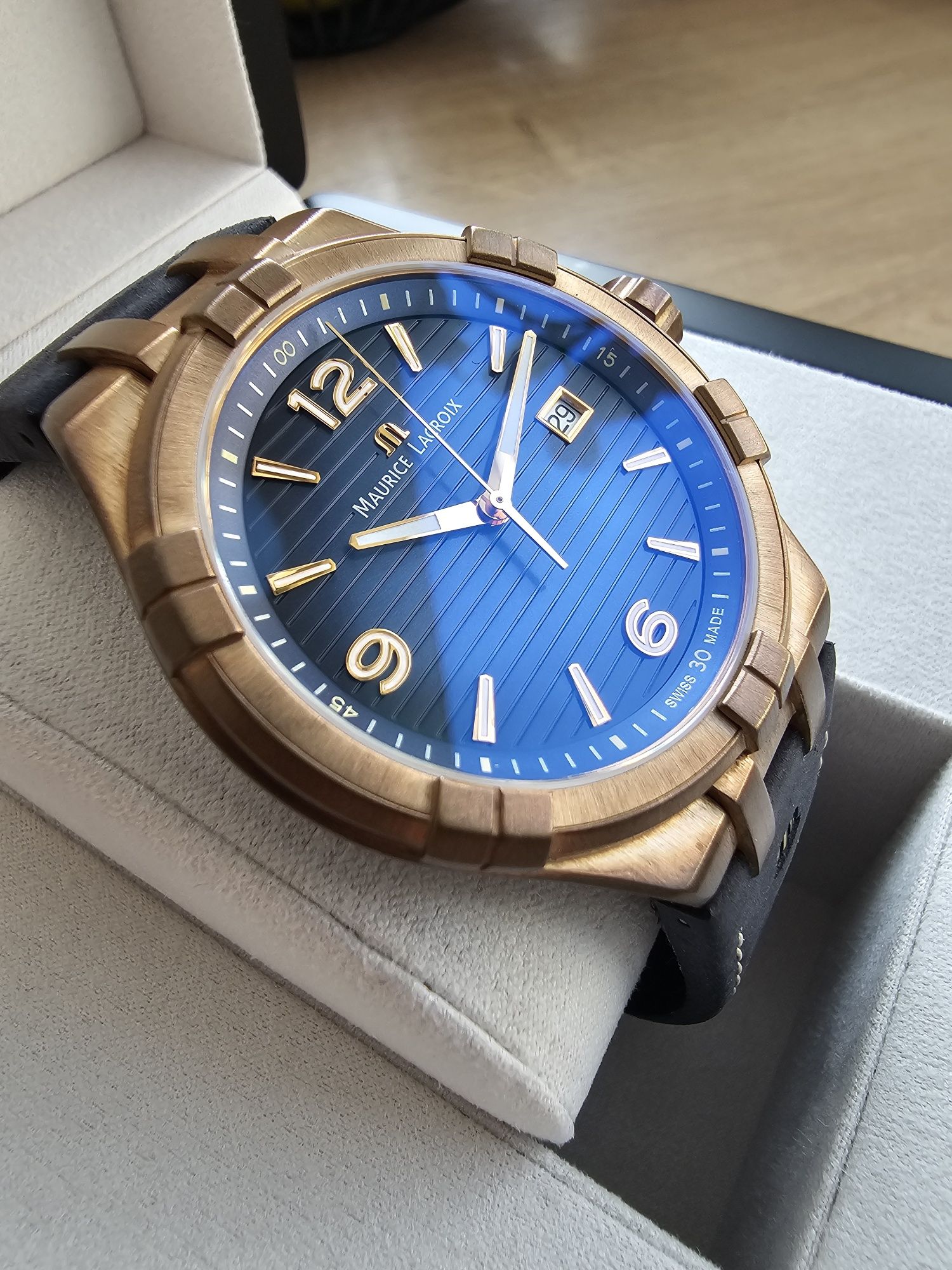Maurice Lacroix Aikon Bronze AI1028-BRZ01-420-1