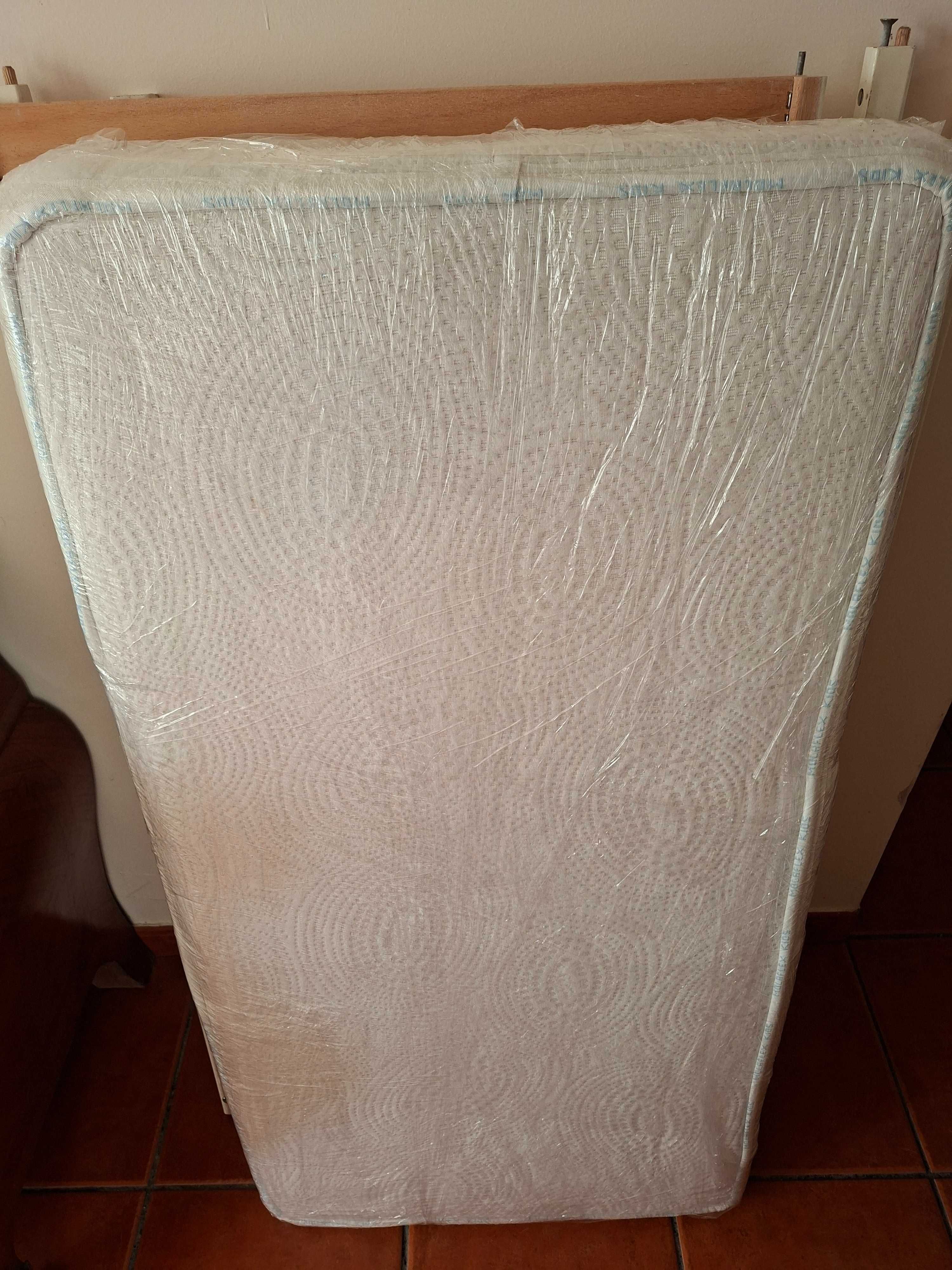 Berço grades GULLIVER 60x120cm + Colchão Molaflex kids