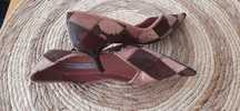 Sapatos em pele , de bico