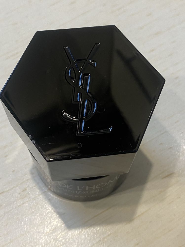 Flakon po perfumach YSL