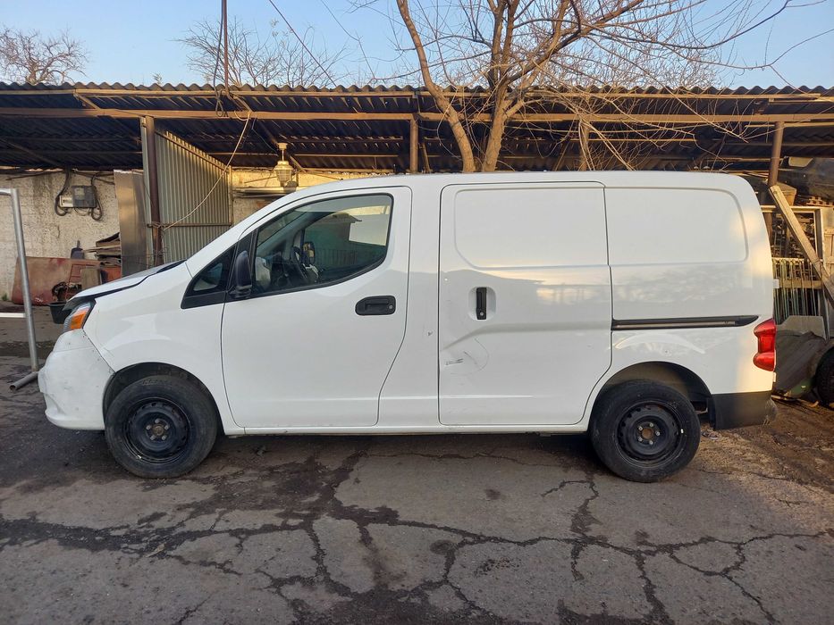 Микроавтобус грузовой Nissan NV 200