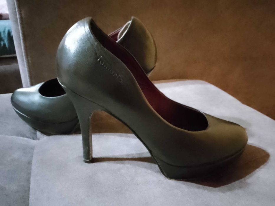 Czarne szpilki 38 tamaris