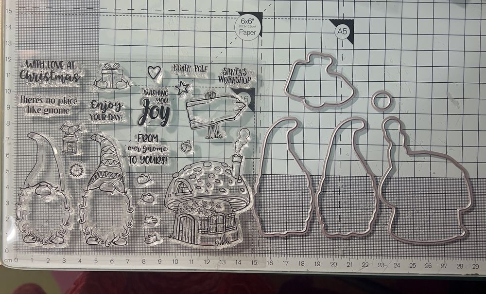 Stemple i wykrojniki do papieru świąteczne skrzaty