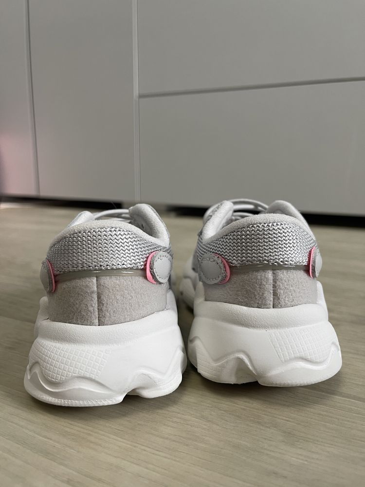 кросівки для дівчинки Adidas Ozweego, розмір 23.5