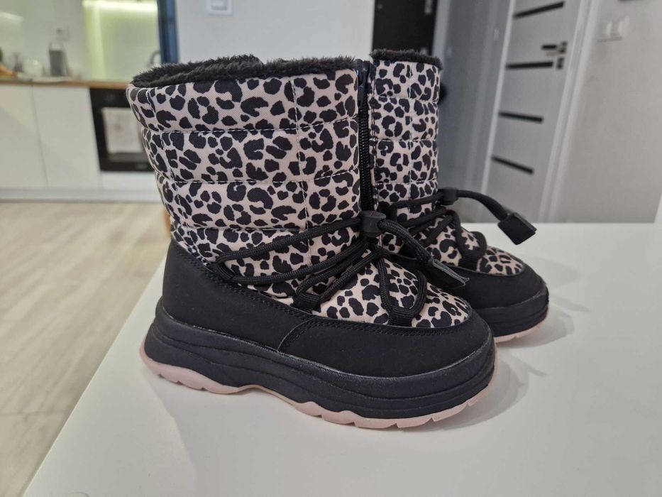 Buty zimowe, śniegowce dla dziewczynki Reserved rozmiar 27