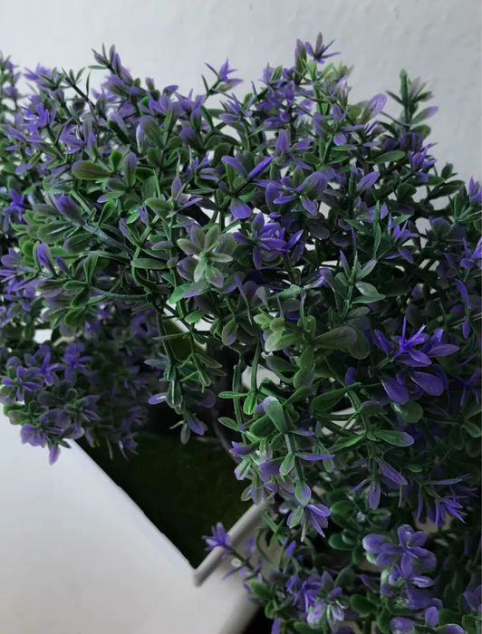 Sztuczne drzewko Bonsai w doniczce to elegancka dekoracja do domu