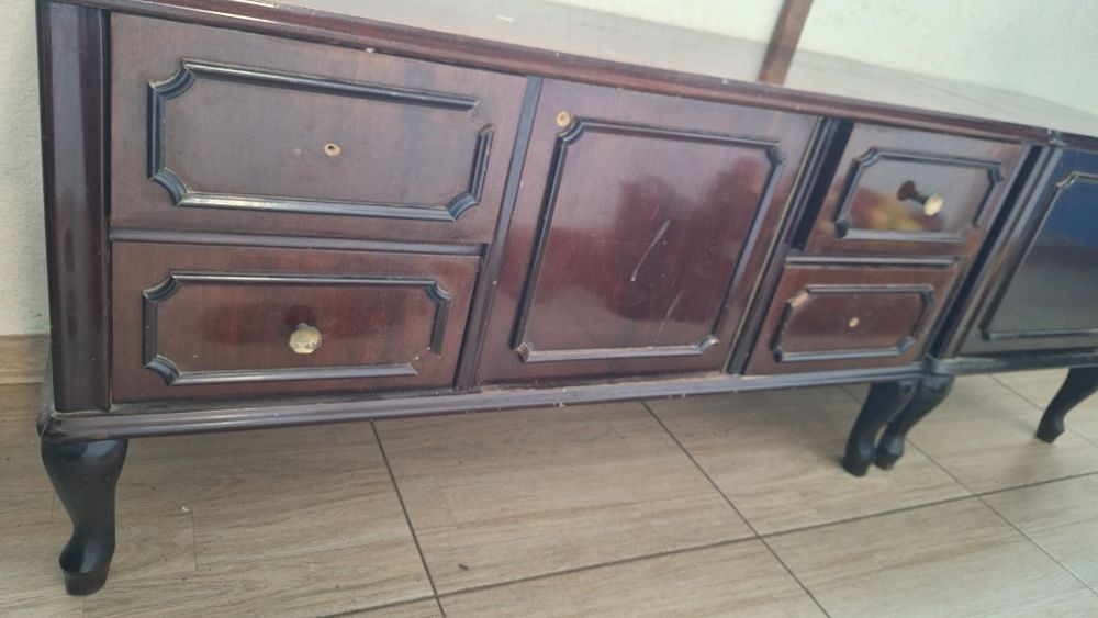 Стародавній комод