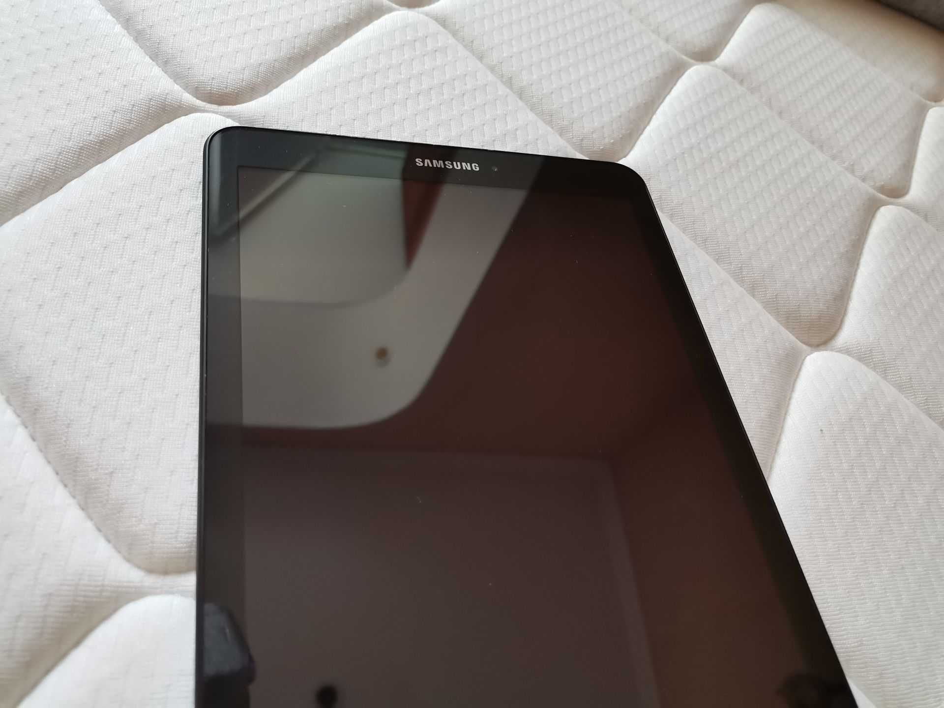 Планшет Samsung Galaxy Tab E 9.6 SM-T561