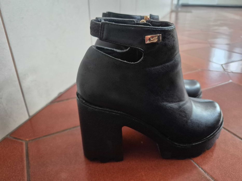 Botins pretos se