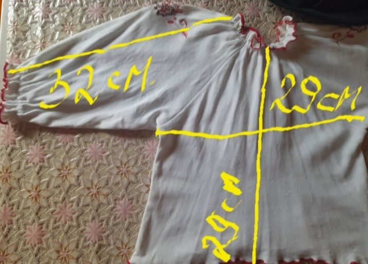 Вишиванка вишита хрестиком з льняної тканини і дитяча маленька.