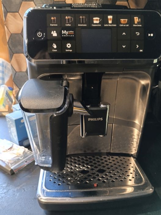 Ekspres do kawy Philips LatteGo EP5444/90