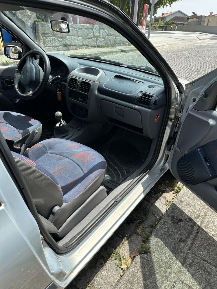 Vendo Renault clio 1.9D