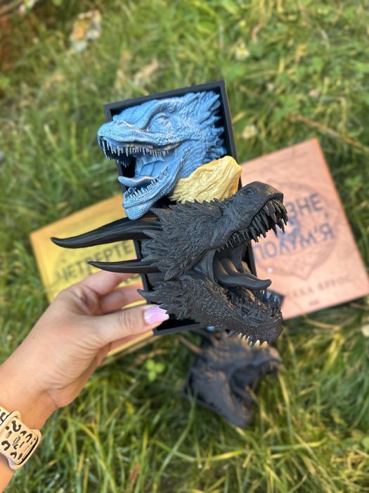 Підпора для книг «Четверте крило»