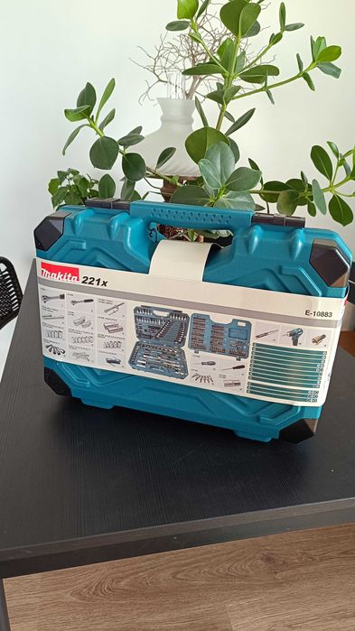 Kurier GRATIS, MAKITA E-10883 Zestaw 221 elementów w walizce