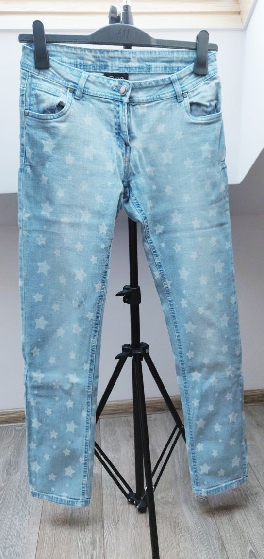 Spodnie jeansowe w gwiazdki. Firmy Gina. Rozmiar 36

#spodnie 
#spodni