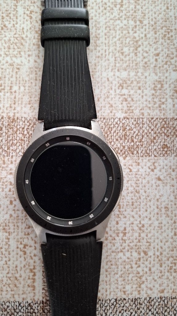 Samsung Galaxy Watch à venda – com extras