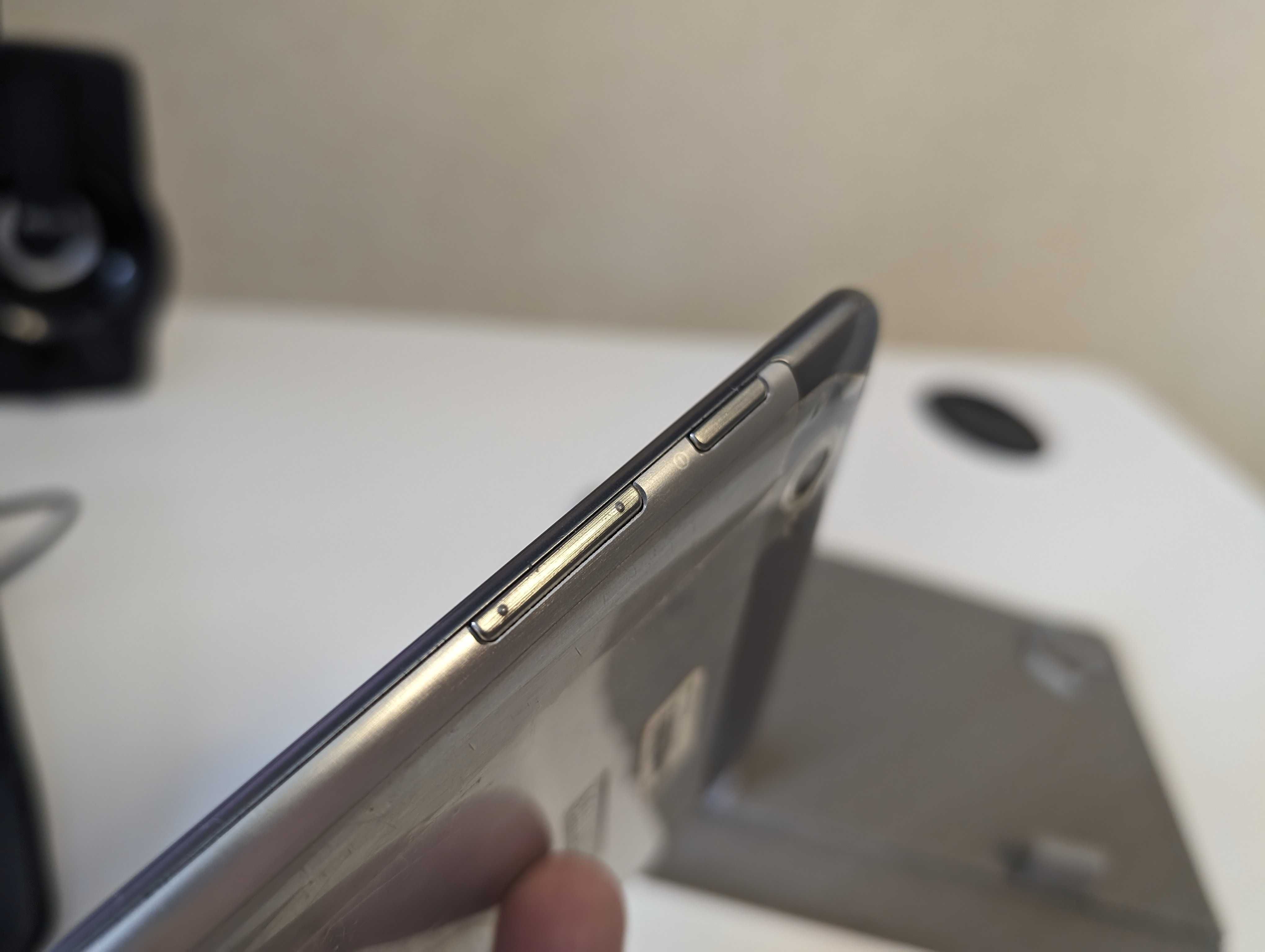 Samsung Galaxy Tab 7.7 P6800 с клавиатурой