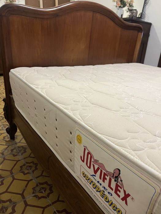 Cama de casal com colchao ortopedico