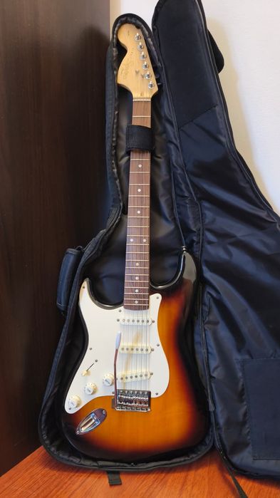 Guitarra Fender Affinity e amplificador