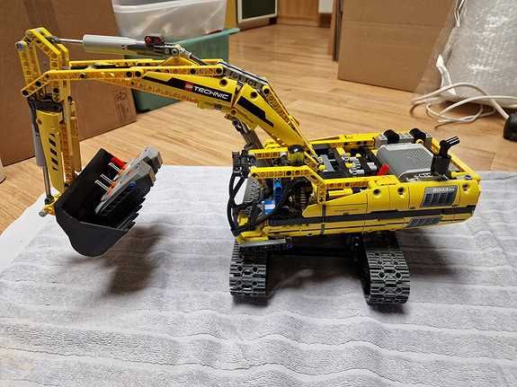 Lego Technic Zmotoryzowana Koparka #8043
