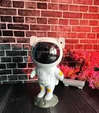 Дитячий нічник світильник космонавт астронавт проектор зоряного неба