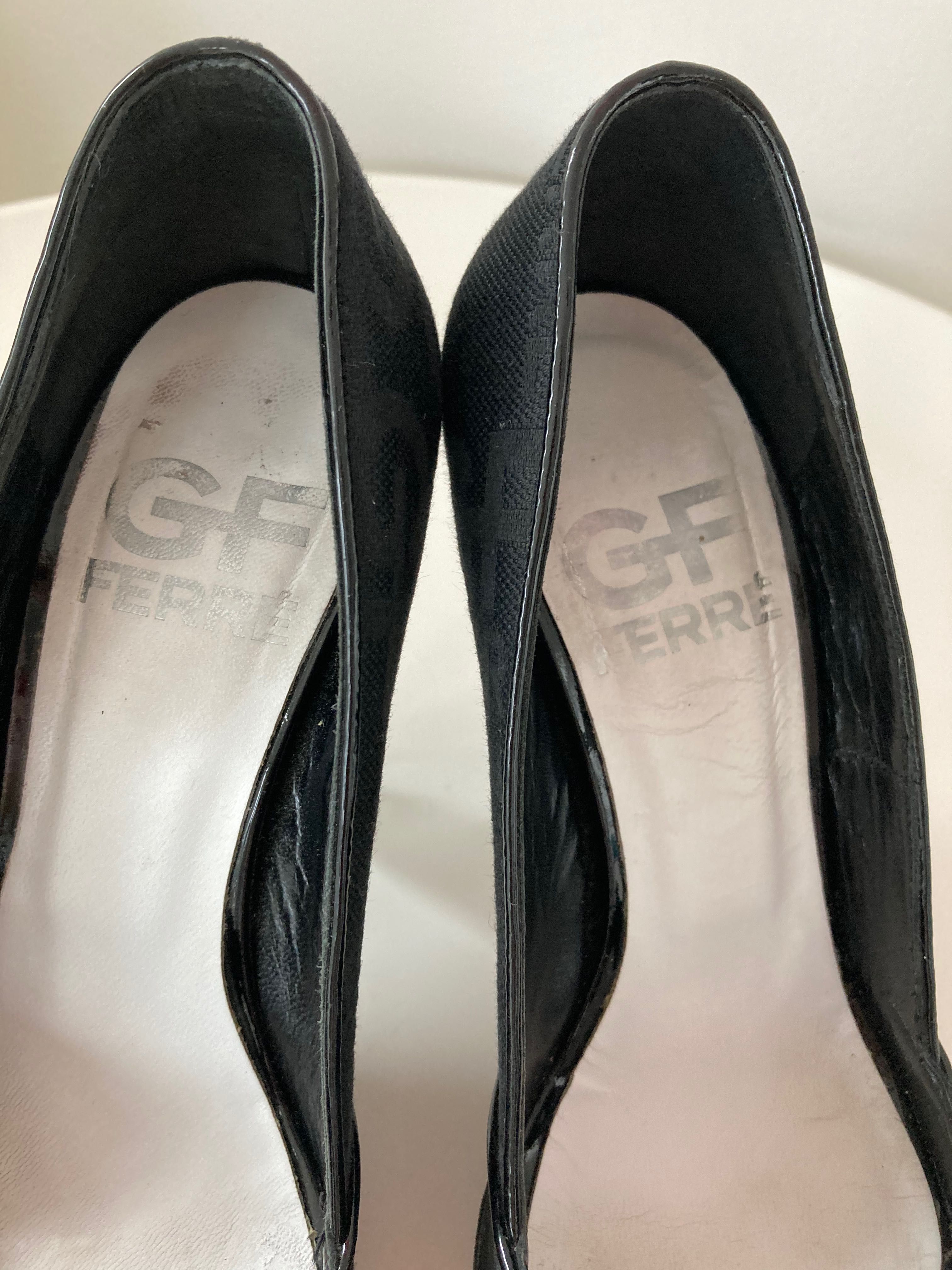 Buty Gianfranco Ferre r.38 czarne logowane pantofle czółenka