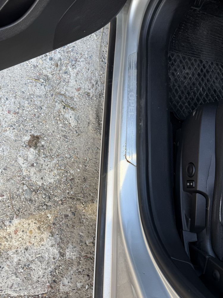 Opel Insignia 2.0 CDTI 2011 — uszkodzony silnik, do naprawy