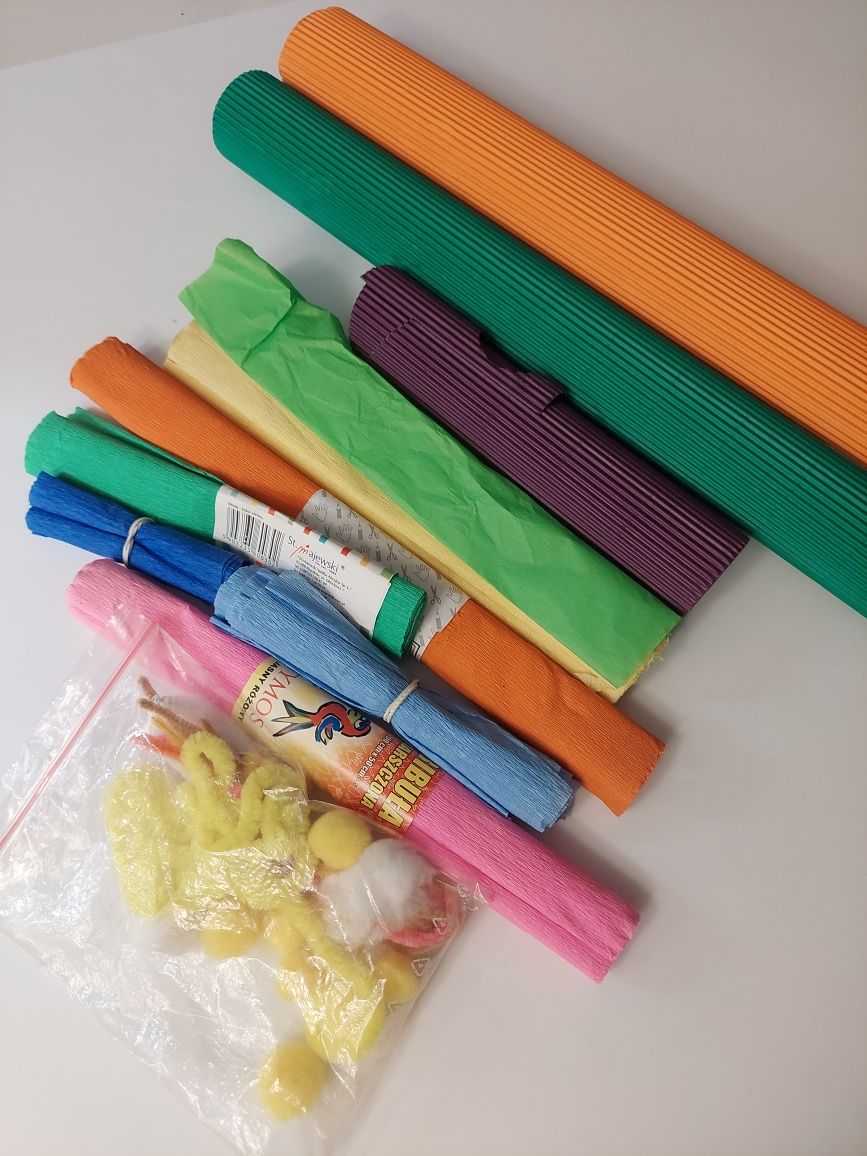 Zestaw bibuł, papierów i pompony. Kreatywne przybory. Cena za całość