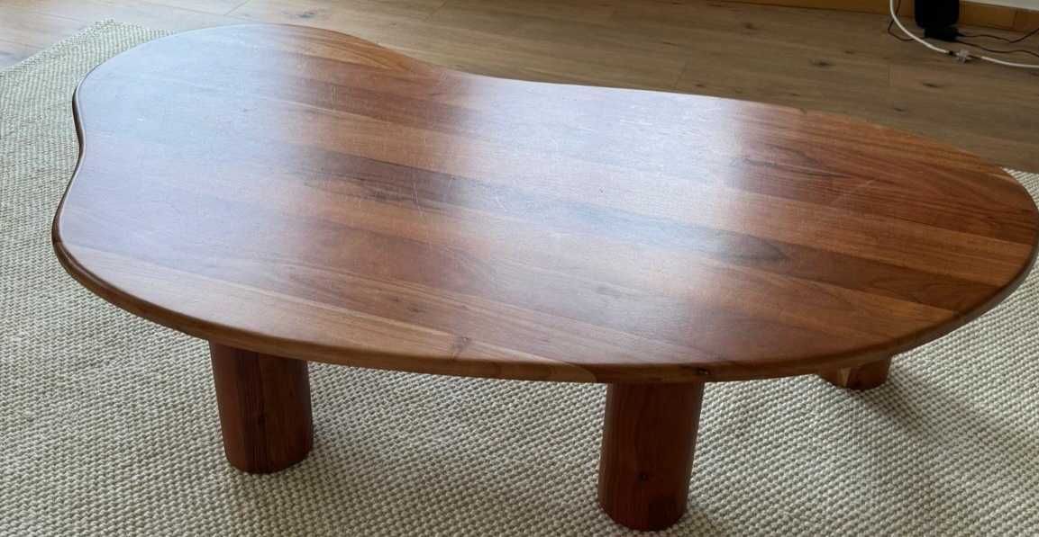 Mesa de centro forma orgânica em madeira acácia maciça