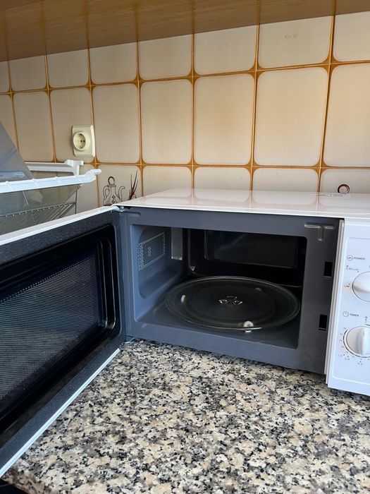 Microondas Electronia branco praticamente novo e dentro da garantia