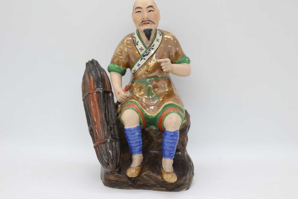 Escultura em Porcelana Chinesa Pintada Mão 18 cm