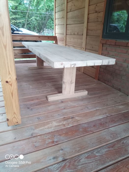 Stół ze starych bali