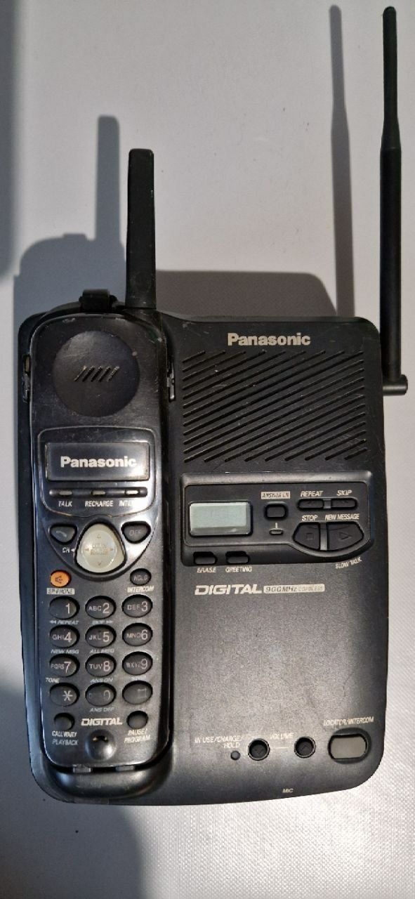 Телефон дисковой,радиотелефон Panasonic,часы с радио