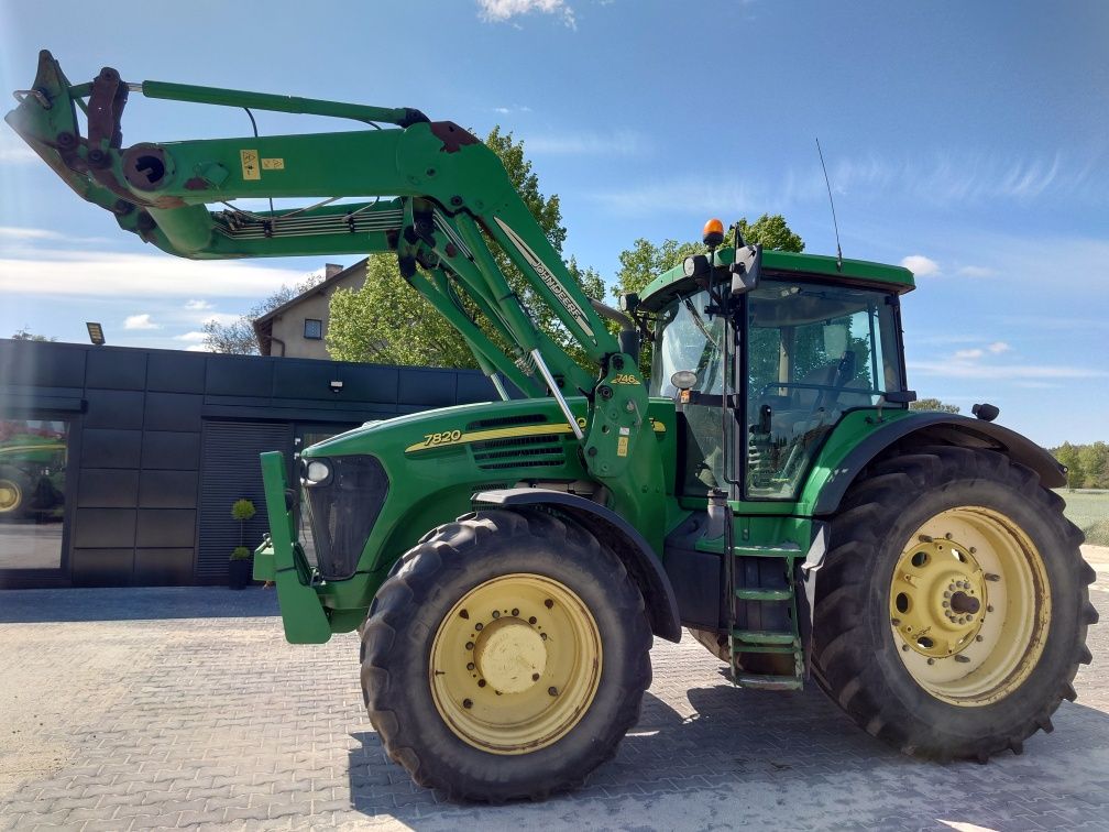 Ciągnik JOHN DEERE 7820 z ładowaczem czołowym JD pneumatyka AutoPower