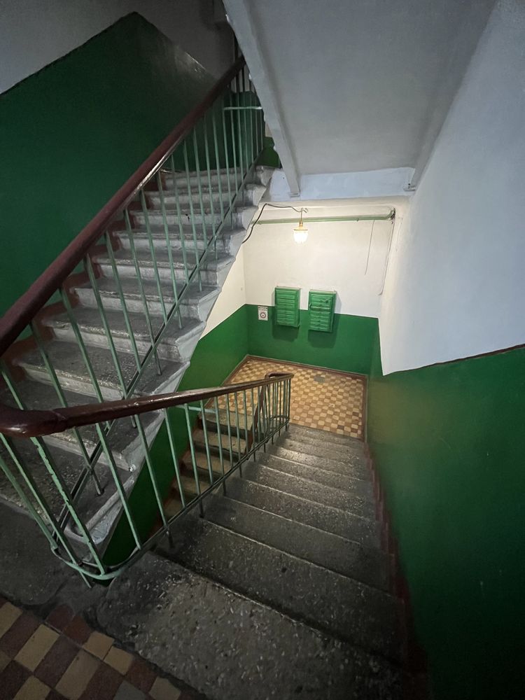 Продаж великої 2к.к. Сталінки в Центрі, вул. Декабристів, біля «Казки»
