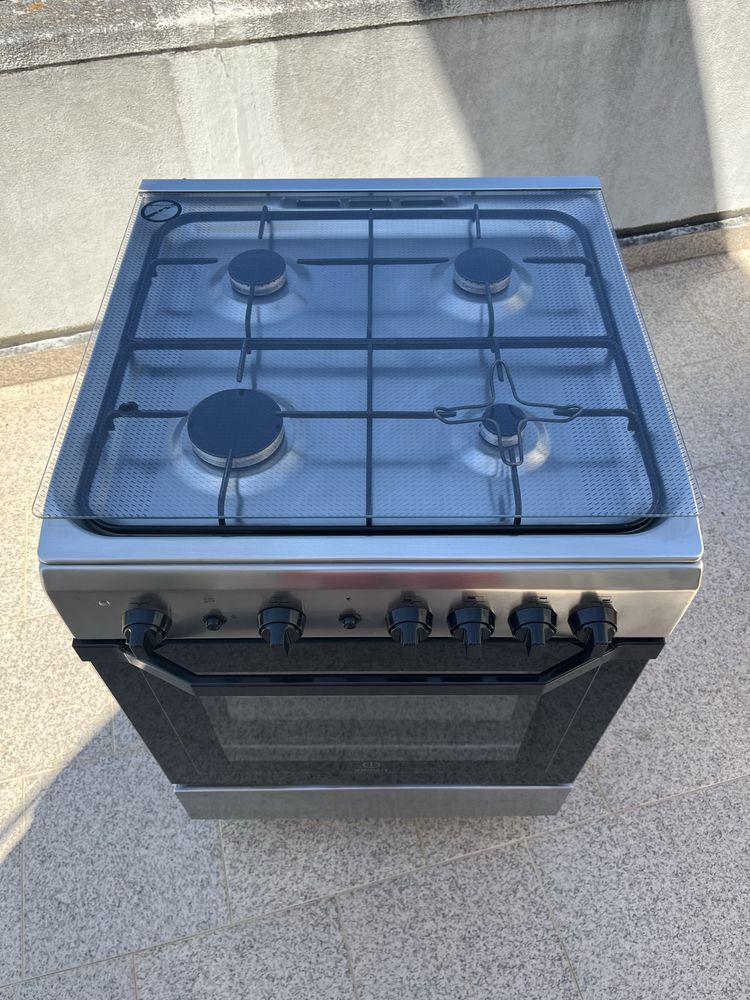 Fogão Indesit / Gás Butano (bom estado)