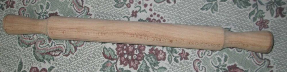 Кухонная утварь: скалка, набор деревянный, ступка, венчик и другое