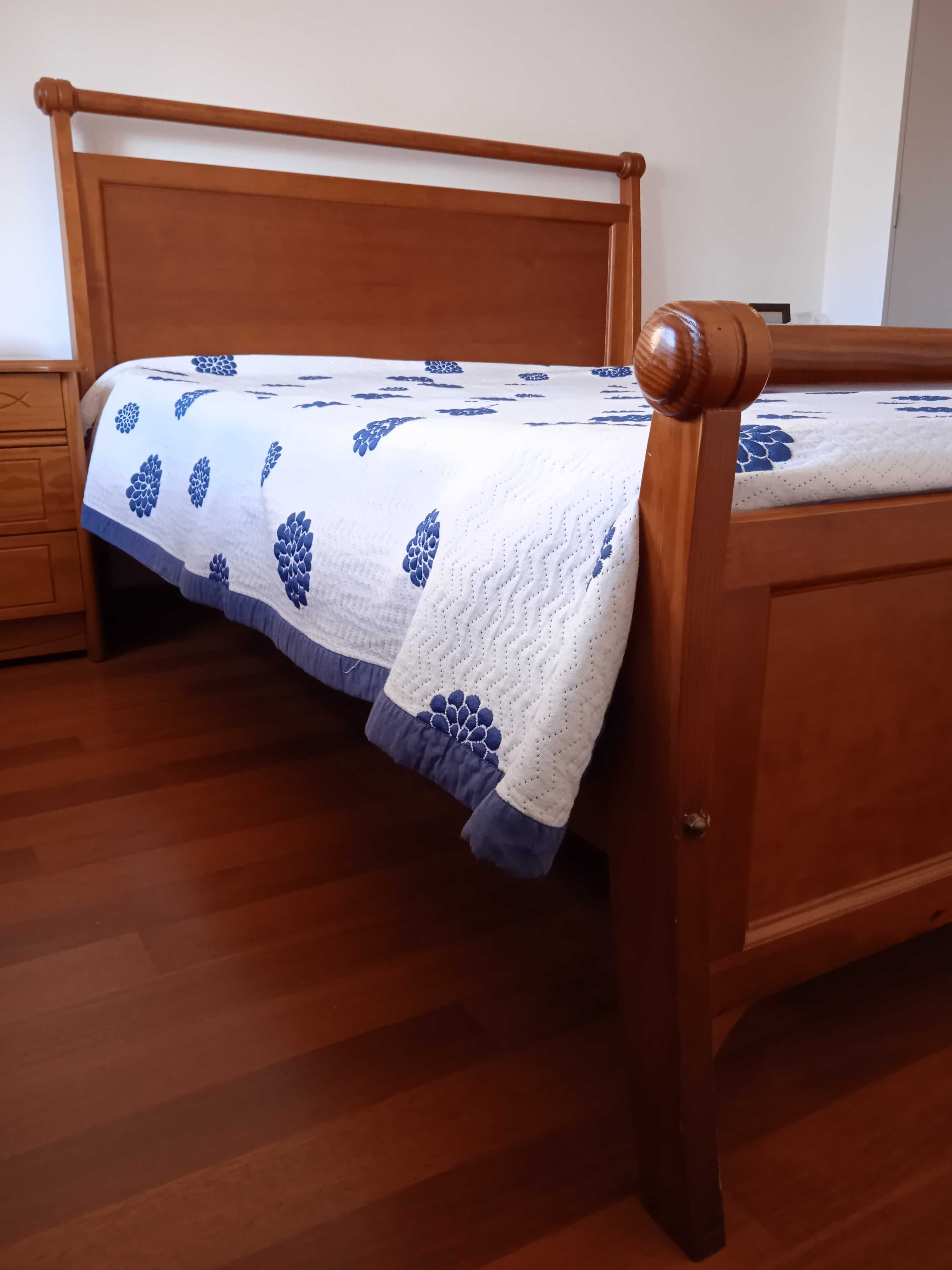 Cama de Casal em Madeira -Pinho Mel + estrado oferta