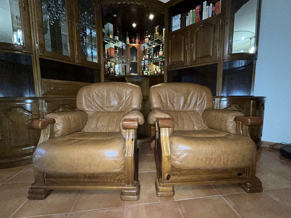 Conjunto de 2 Poltronas em Pele e Madeira