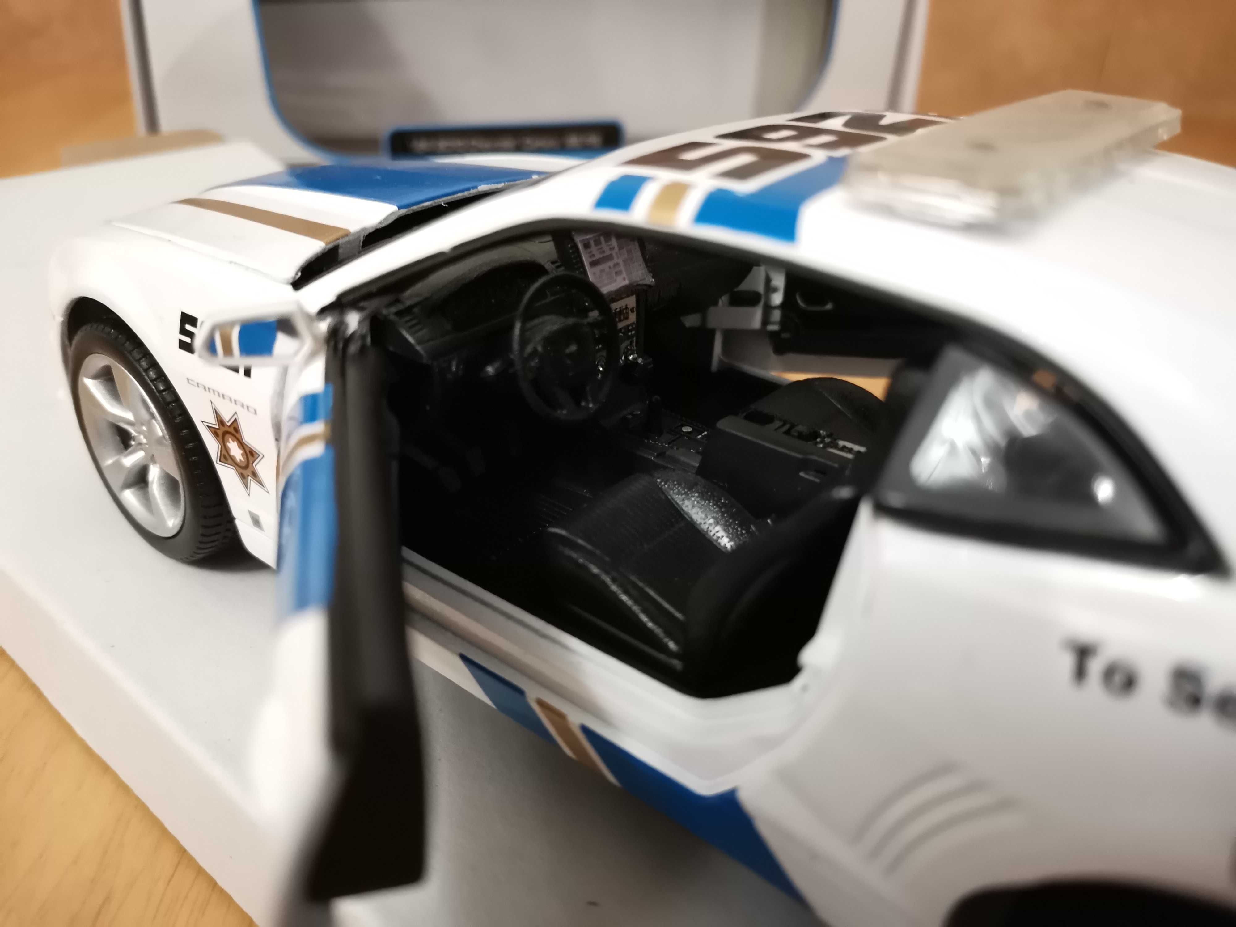 Модель 1/24 Bburago Chevrolet Camaro SS RS в коллекцию