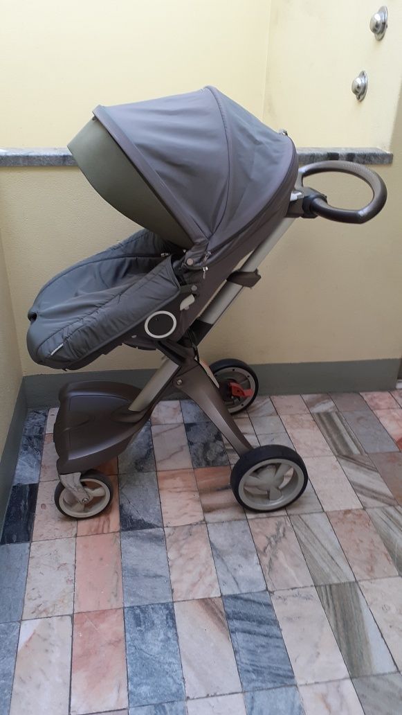 Carrinho bebé Stokke Xplory com chapéu de sol e capa