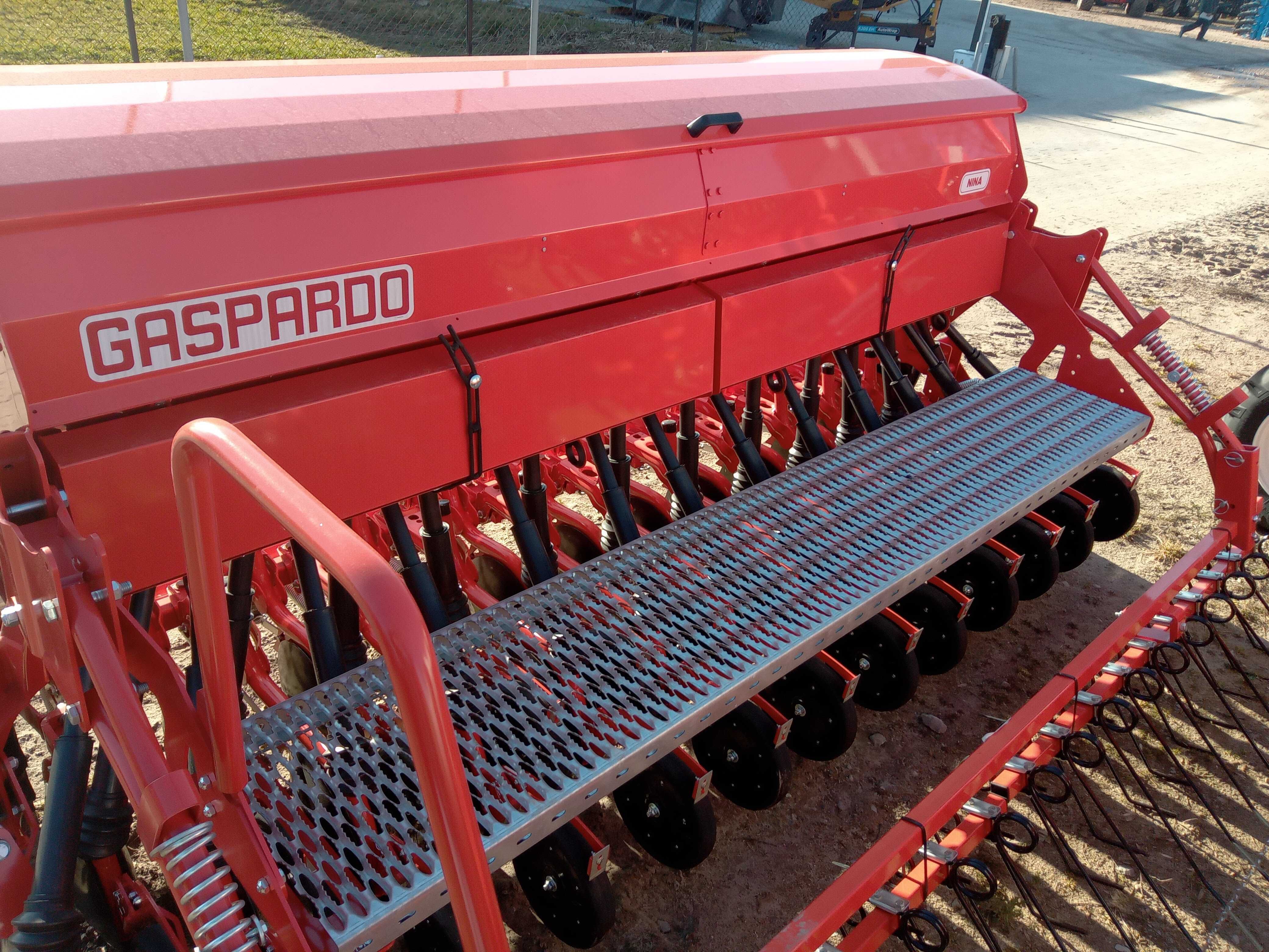 Siewnik zbożowy talerzowy NINA 300 25R Maschio Gaspardo Od ręki