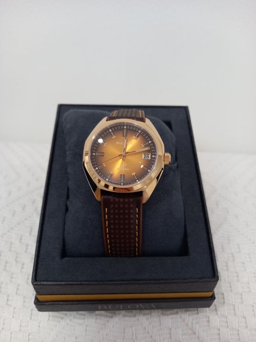 Продається годинник Bulova jet star gold