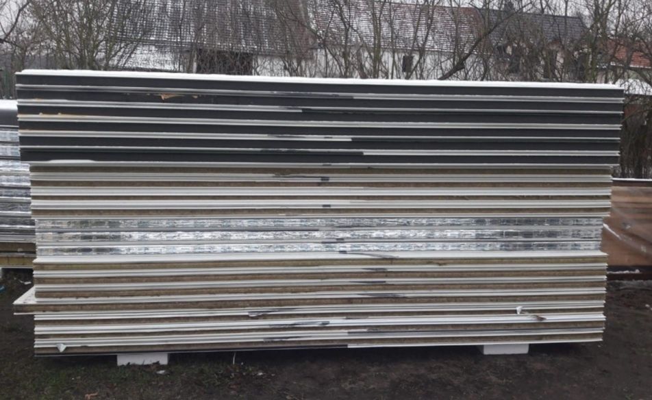 Sprzedam płyty warstwowe w II gatunku ( nowe )