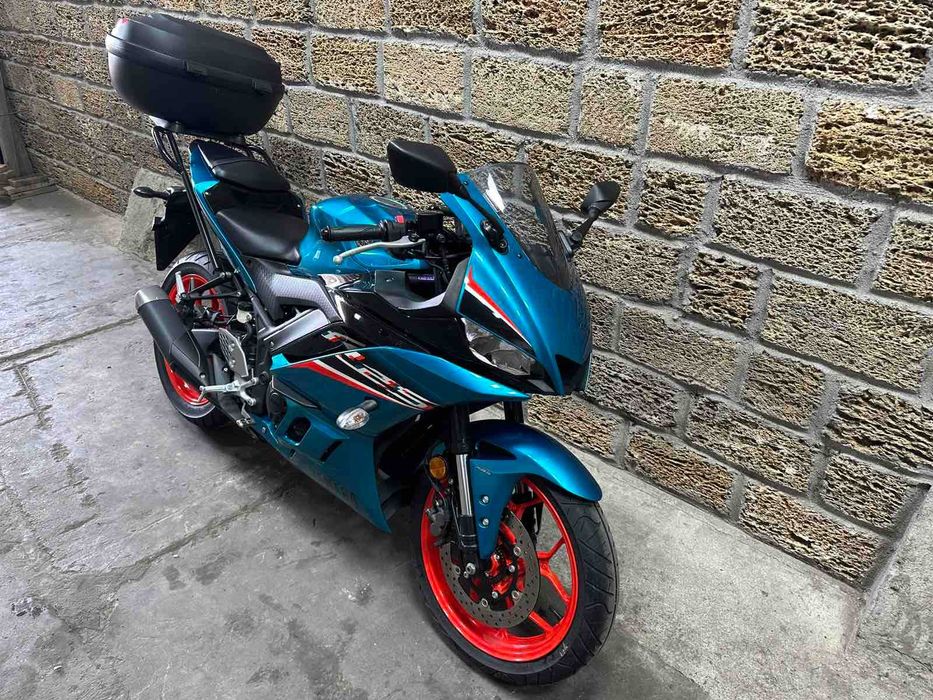 Yamaha R-25 з Японіі