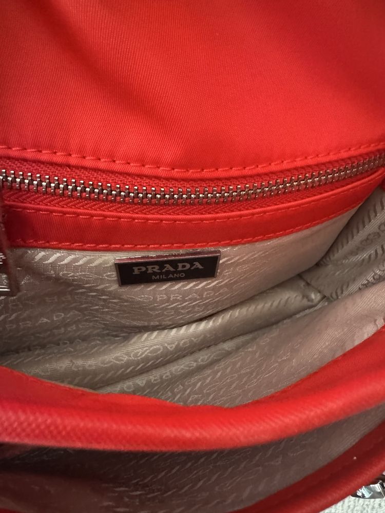 Сумка Prada кросбоді