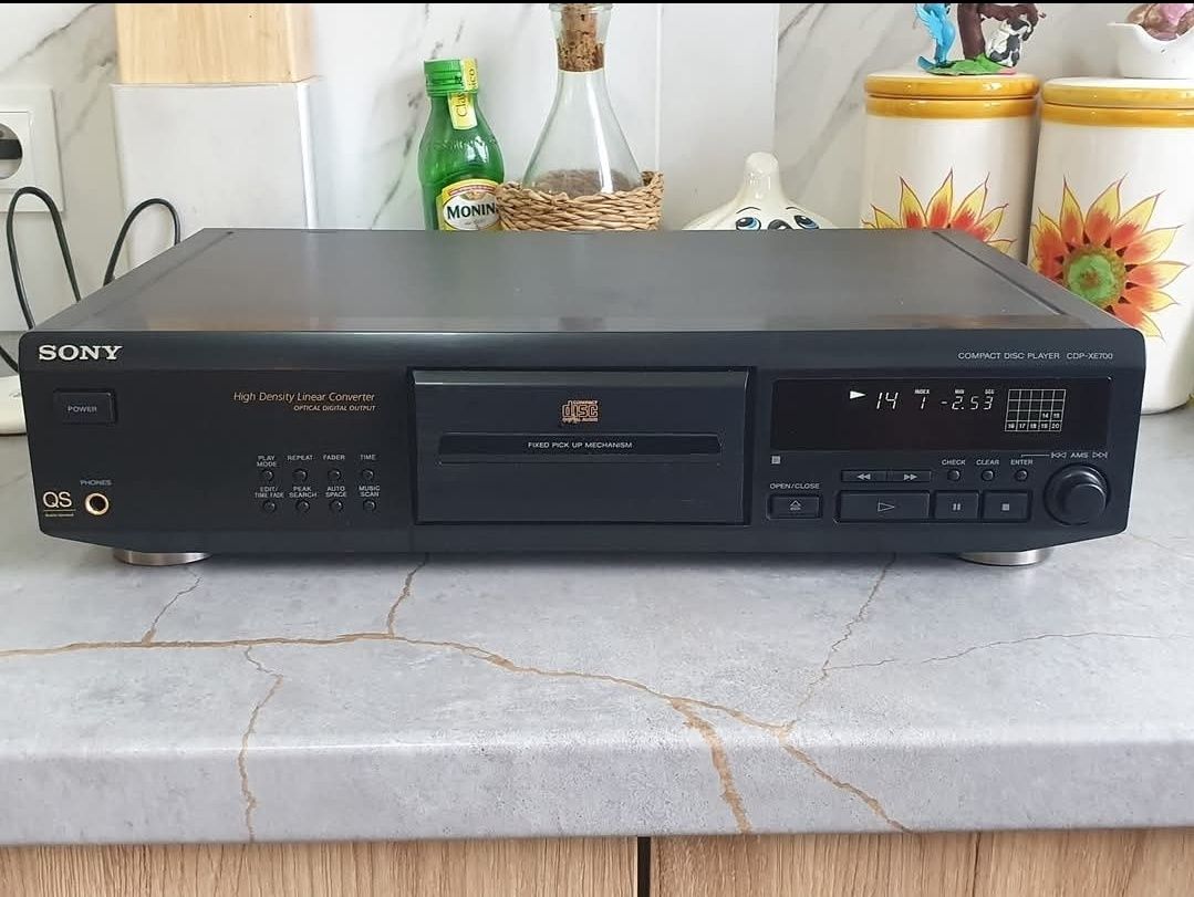 Odtwarzacz CD Sony cdp-xe700