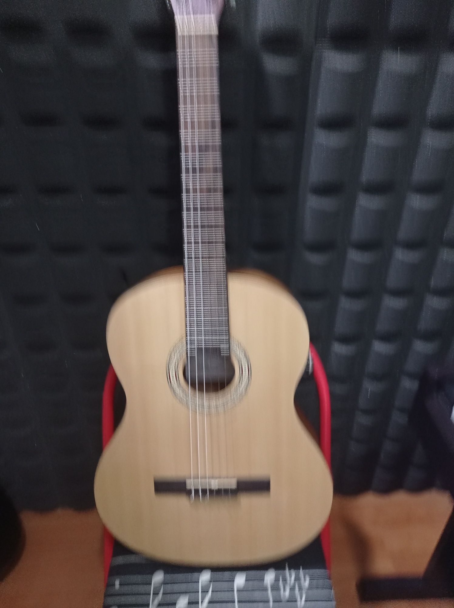 Guitarra nova de 4/4