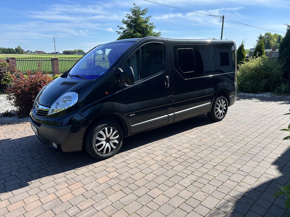 Vivaro 9 osob ladny stan